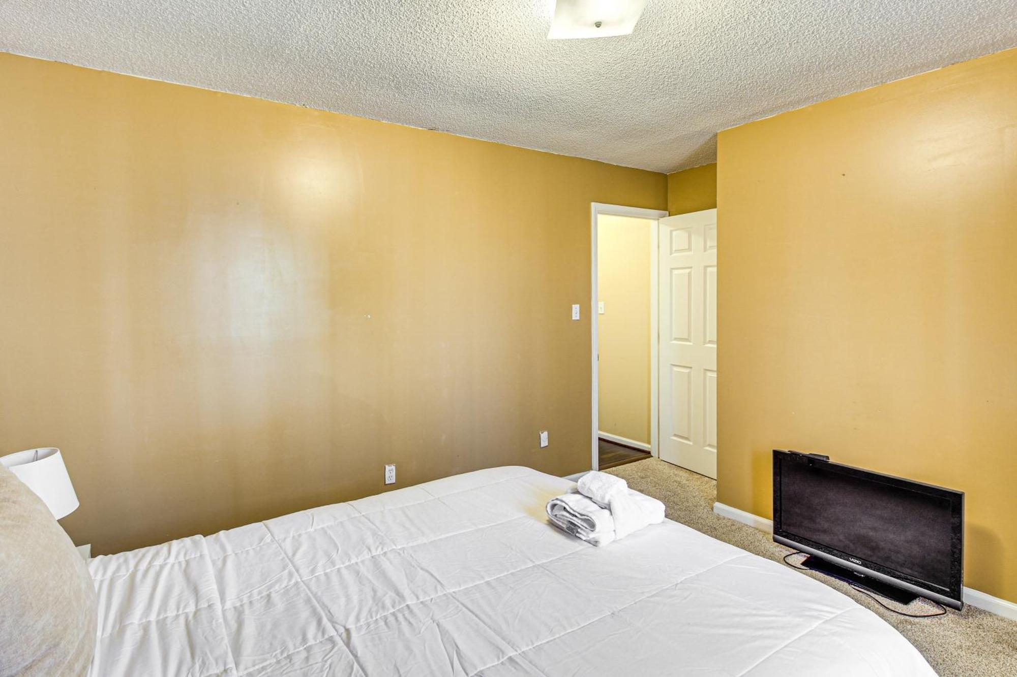 3 Mi To Hunter Army Airfield With Serene Deck Holiday home *